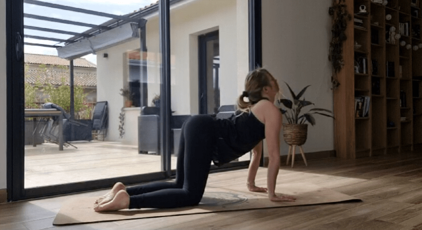 yoga pour le dos, posture de la vache