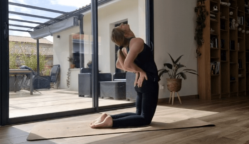 Yoga pour le dos, E. Posture du chameau, Ustrasana niveau 1